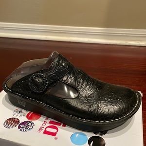 Womens Algeria clogs size 7/7.5 (US) 37 UK.